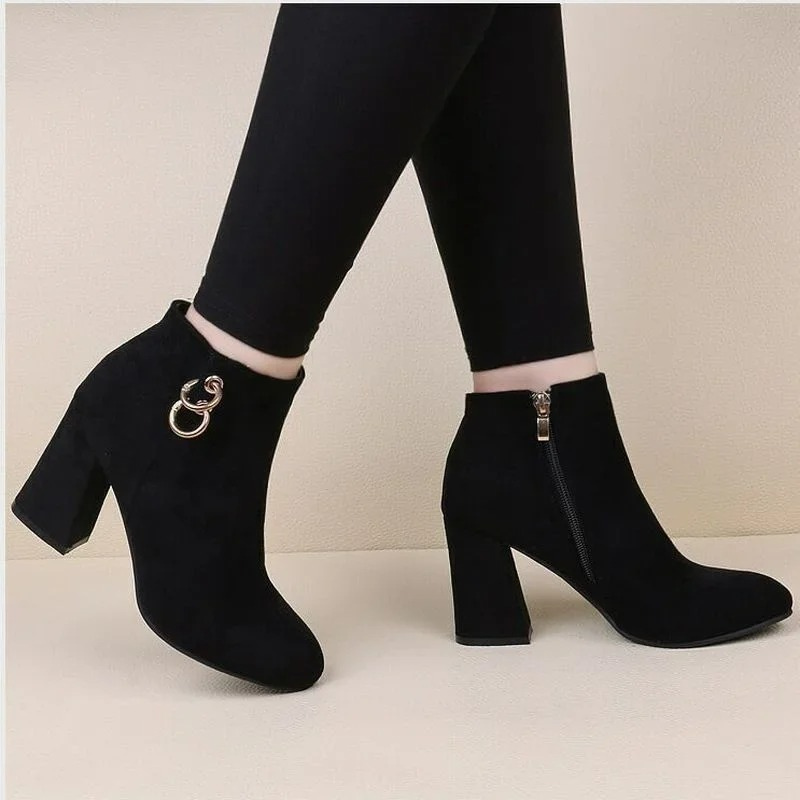 Alina | Bottines à Talons avec Détail Doré et Fermeture Zippée
