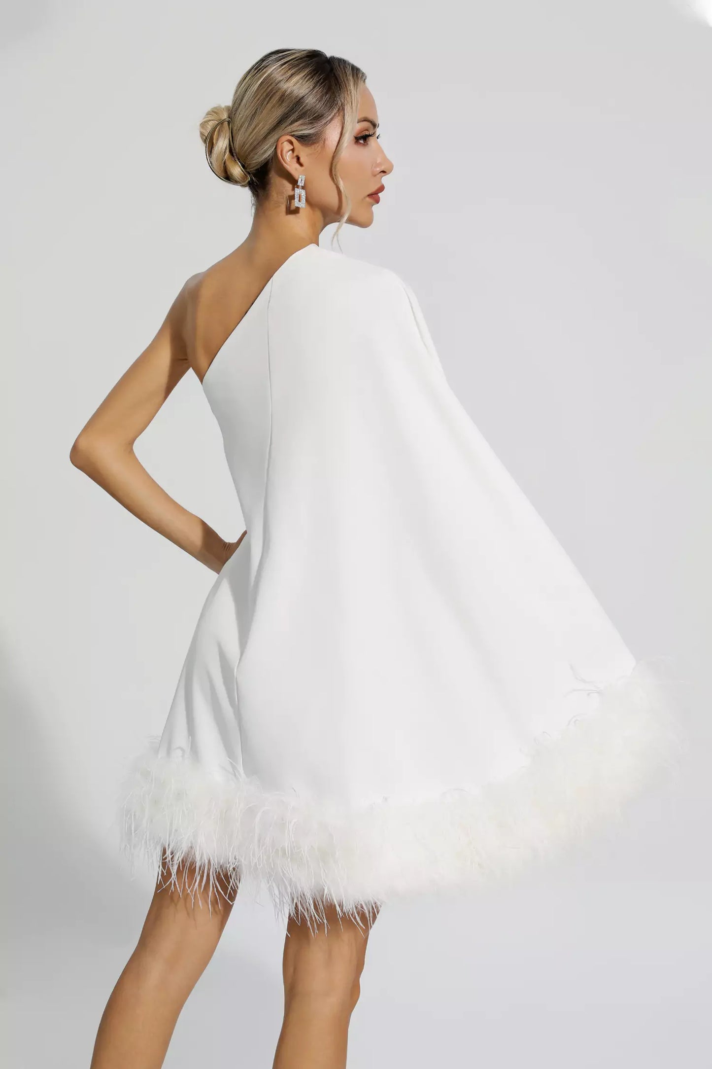 Juliette | Robe Mini à Plumes pour Look Chic et Glamour