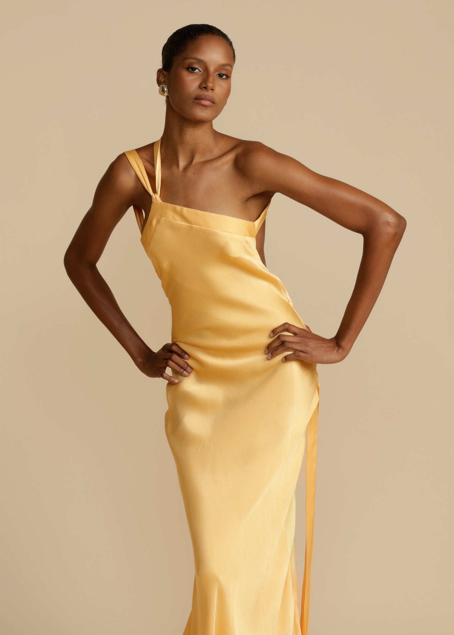 Seraphina | Robe Longue Asymétrique Dos Nu pour Femme
