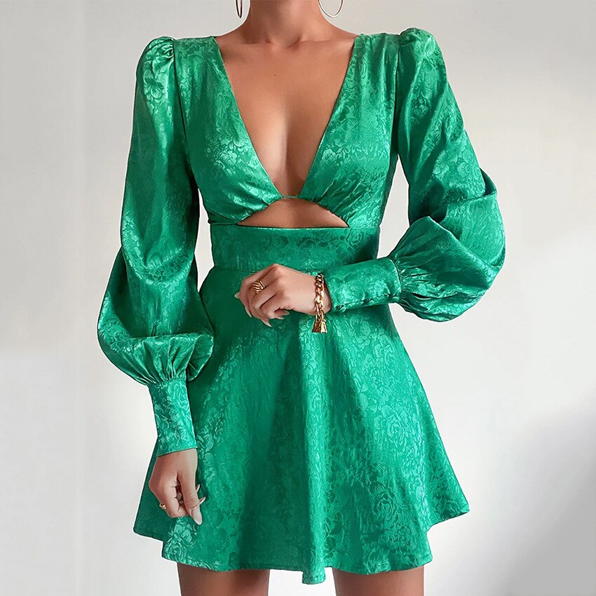 Liora | Robe courte en satin à manches bouffantes et décolleté plongeant pour femme